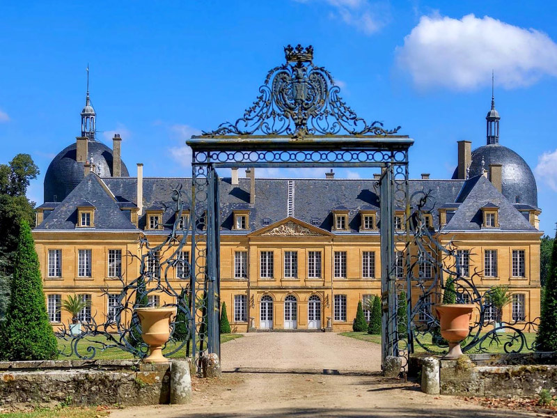 chateau-de-Digoine-routes-des-chateaux-de-bourgogne-du-sud